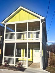 700B W Main Street, Dandridge, TN 37725