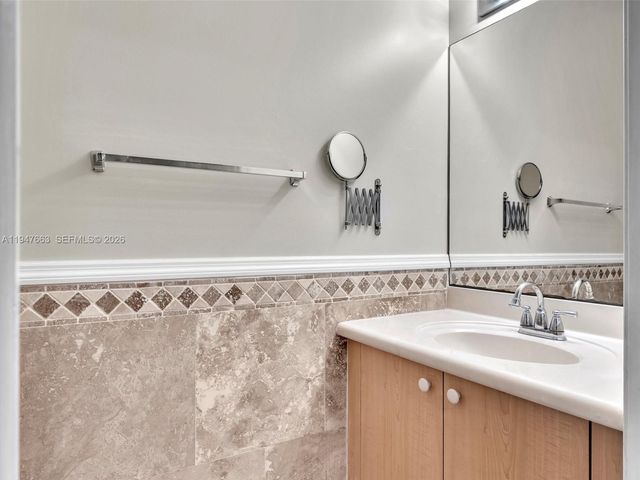 3853 Tree Top Dr 3853, Weston, FL 33332