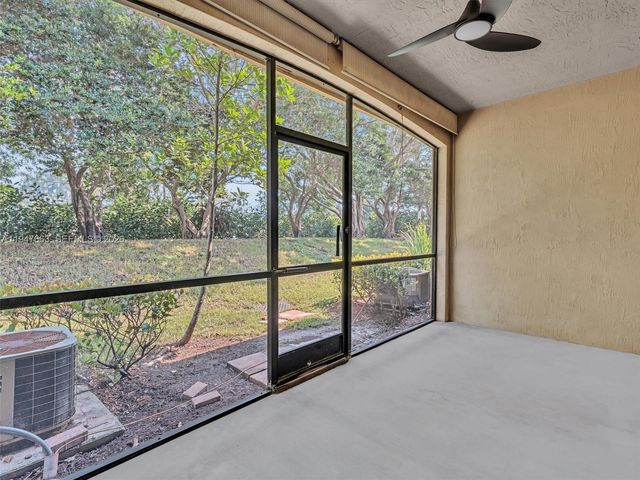 3853 Tree Top Dr 3853, Weston, FL 33332