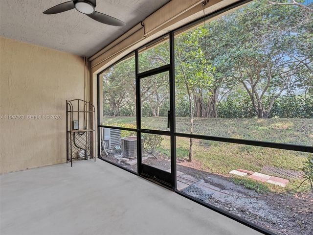 3853 Tree Top Dr 3853, Weston, FL 33332