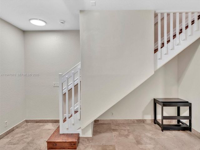 3853 Tree Top Dr 3853, Weston, FL 33332