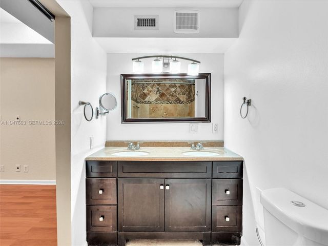 3853 Tree Top Dr 3853, Weston, FL 33332