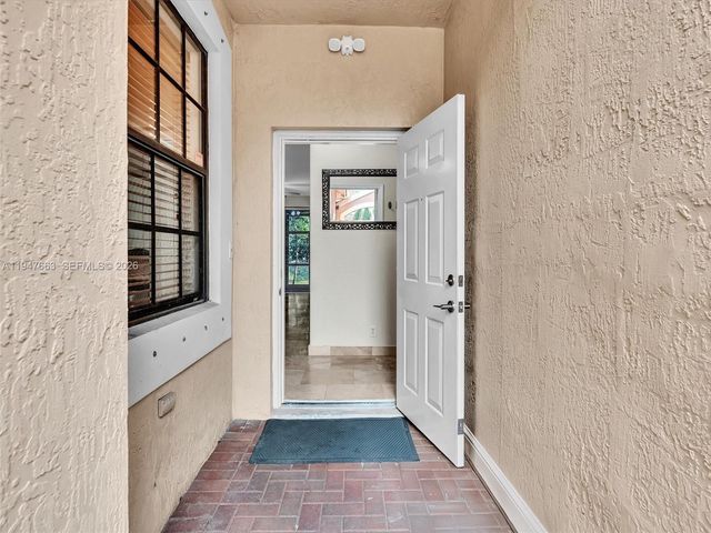 3853 Tree Top Dr 3853, Weston, FL 33332