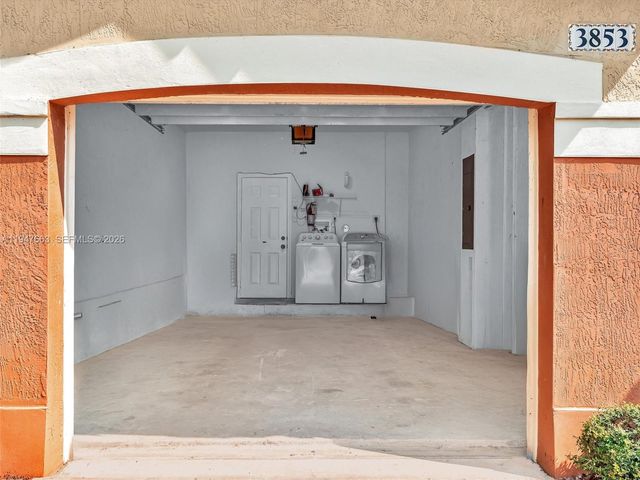 3853 Tree Top Dr 3853, Weston, FL 33332