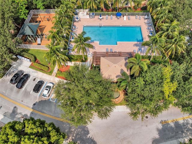 3853 Tree Top Dr 3853, Weston, FL 33332