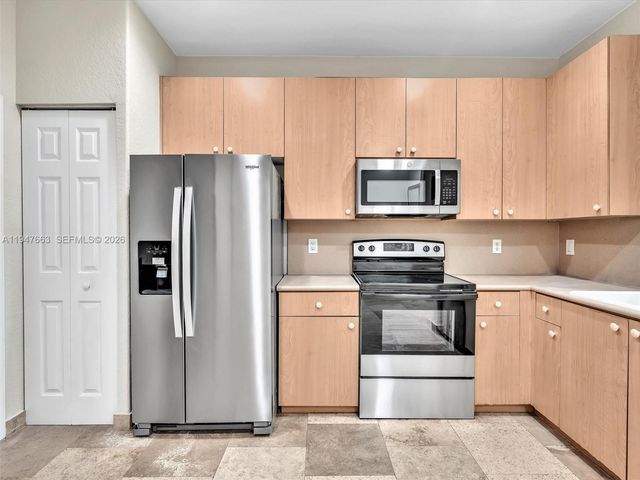 3853 Tree Top Dr 3853, Weston, FL 33332