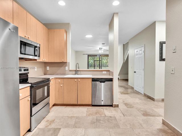 3853 Tree Top Dr 3853, Weston, FL 33332