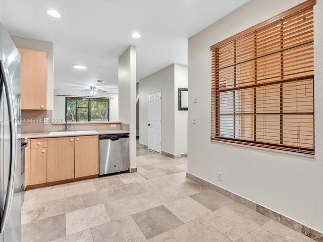 3853 Tree Top Dr 3853, Weston, FL 33332