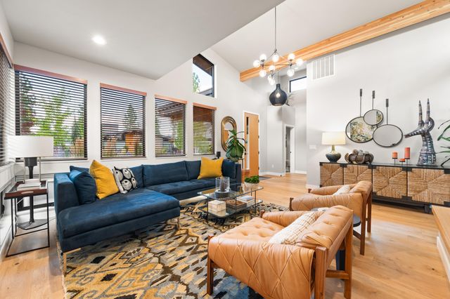 3125 NW Blodgett Way, Bend, OR 97703