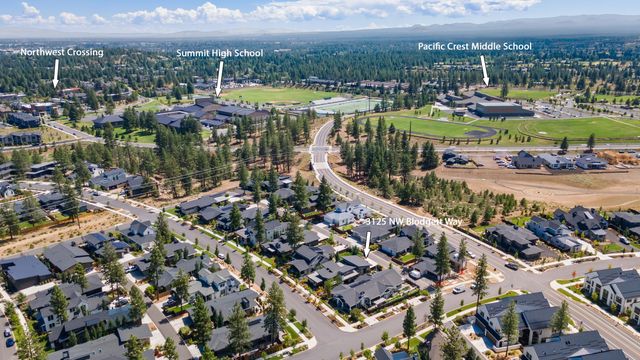 3125 NW Blodgett Way, Bend, OR 97703