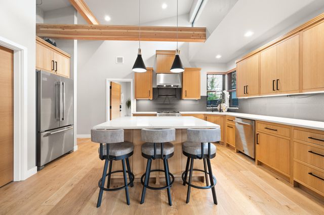 3125 NW Blodgett Way, Bend, OR 97703