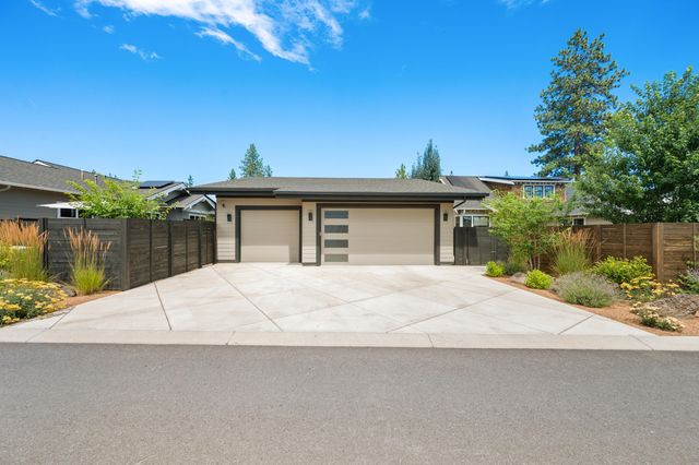 3125 NW Blodgett Way, Bend, OR 97703