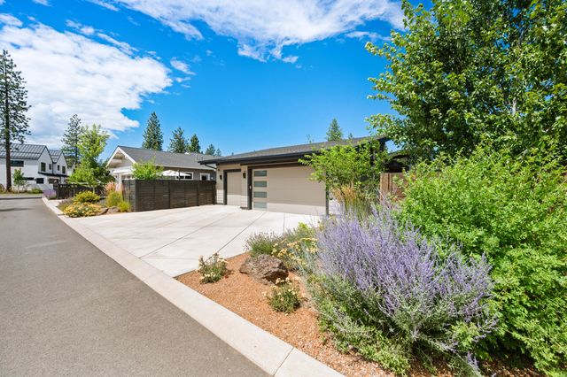 3125 NW Blodgett Way, Bend, OR 97703