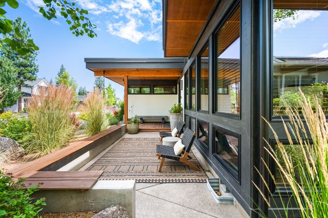 3125 NW Blodgett Way, Bend, OR 97703