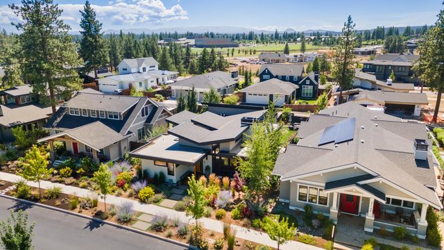 3125 NW Blodgett Way, Bend, OR 97703