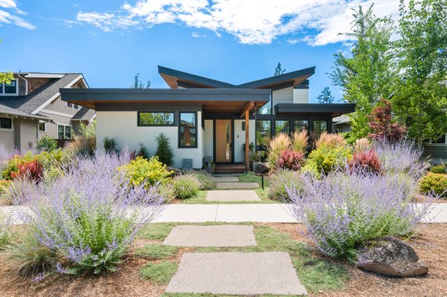 3125 NW Blodgett Way, Bend, OR 97703