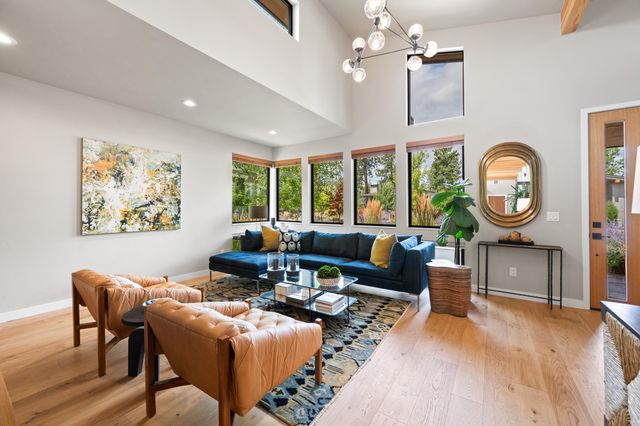 3125 NW Blodgett Way, Bend, OR 97703