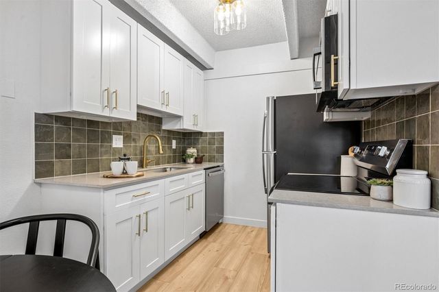 800 W Belleview Avenue 305, Englewood, CO 80110