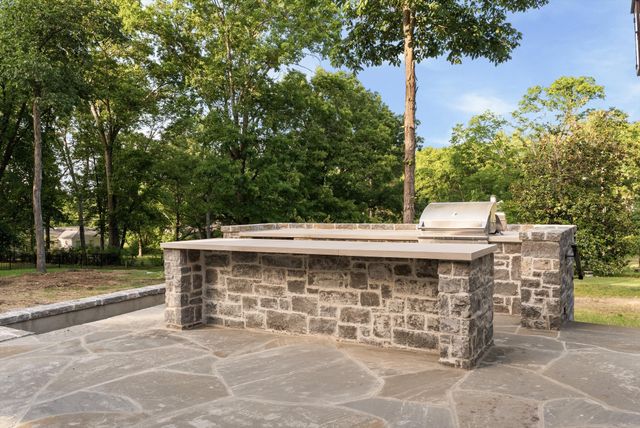 6230 Bresslyn Rd, Nashville, TN 37205