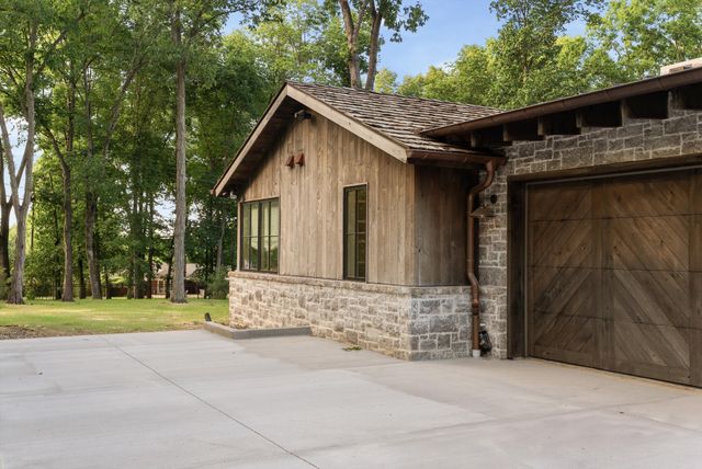 6230 Bresslyn Rd, Nashville, TN 37205