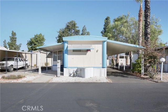 725 W Thornton 41, Hemet, CA 92543