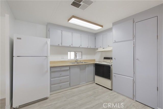 725 W Thornton 41, Hemet, CA 92543