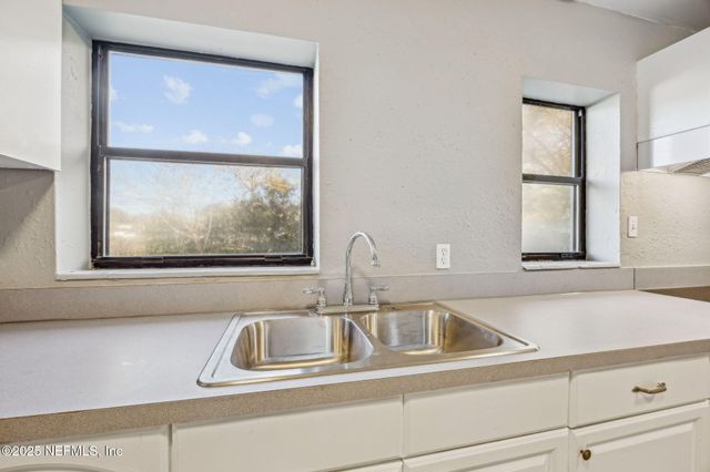 2039 SUNRISE Drive, Jacksonville, FL 32246