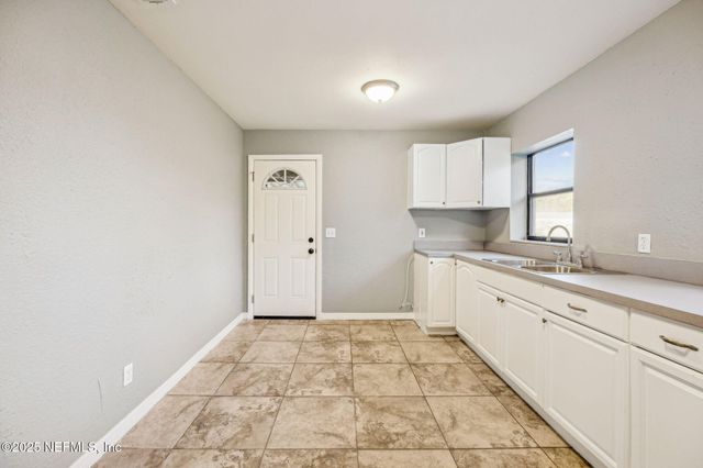 2039 SUNRISE Drive, Jacksonville, FL 32246