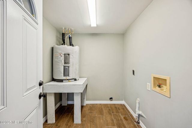 2039 SUNRISE Drive, Jacksonville, FL 32246