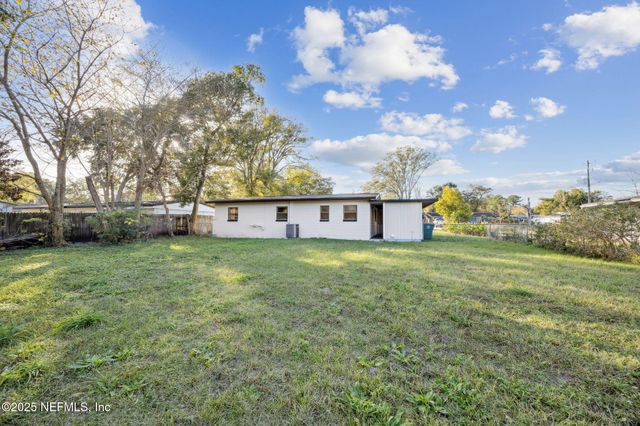 2039 SUNRISE Drive, Jacksonville, FL 32246