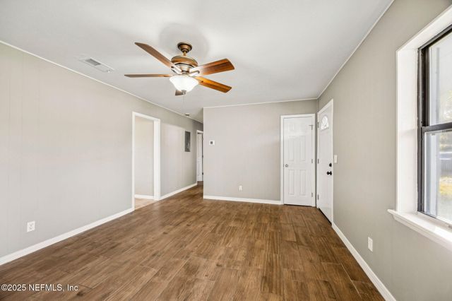 2039 SUNRISE Drive, Jacksonville, FL 32246