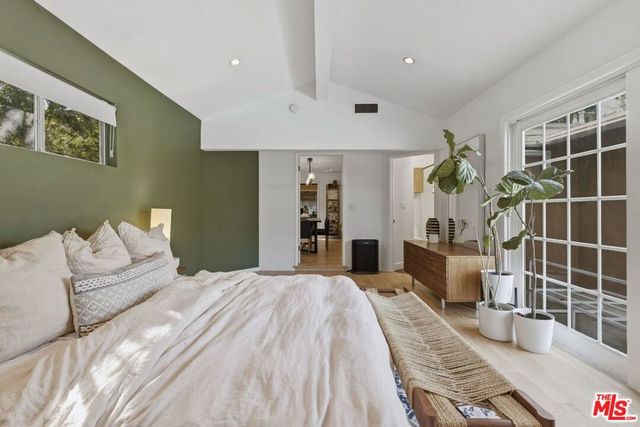 5208 Woodman Avenue, Sherman Oaks, CA 91401