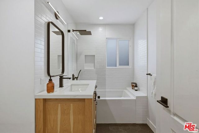 5208 Woodman Avenue, Sherman Oaks, CA 91401