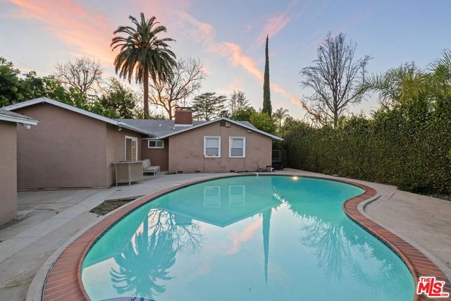 5208 Woodman Avenue, Sherman Oaks, CA 91401