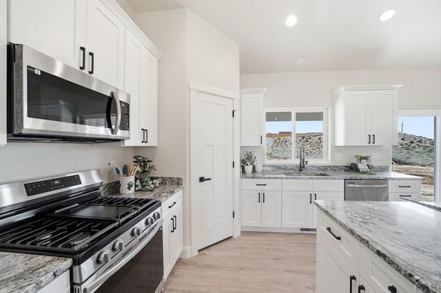 1218 N Challenger Pl, Pueblo West, CO 81007