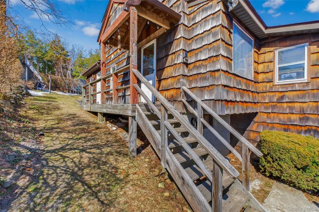 17 Mary Avenue, Mahopac, NY 10541