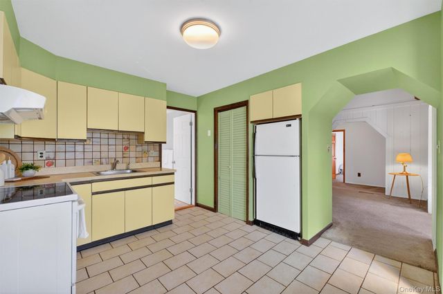 17 Mary Avenue, Mahopac, NY 10541