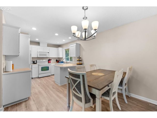 250 FOREST Pl, Forest Grove, OR 97116