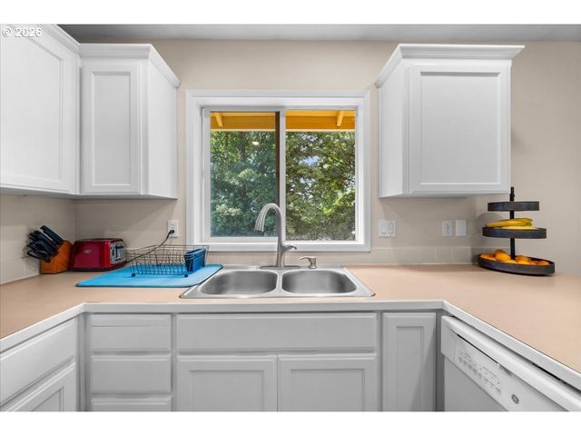 250 FOREST Pl, Forest Grove, OR 97116