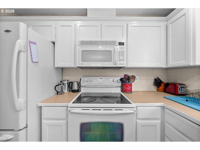 250 FOREST Pl, Forest Grove, OR 97116