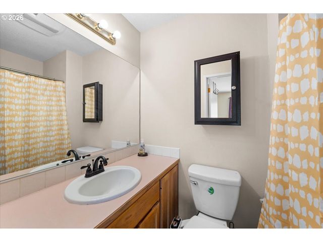 250 FOREST Pl, Forest Grove, OR 97116