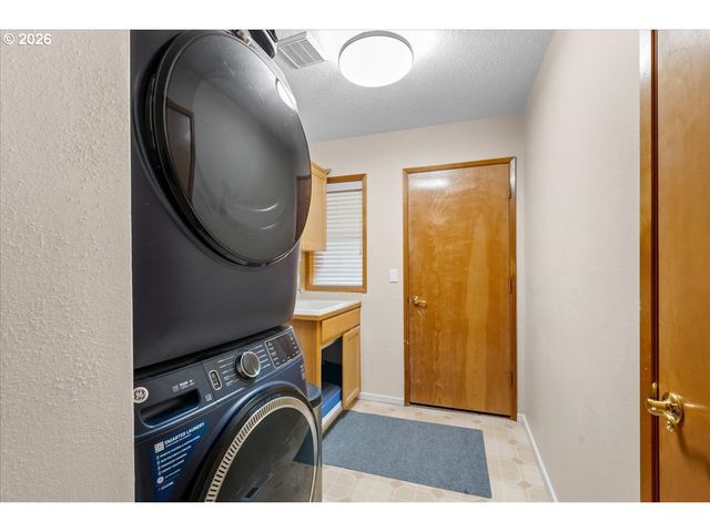 250 FOREST Pl, Forest Grove, OR 97116