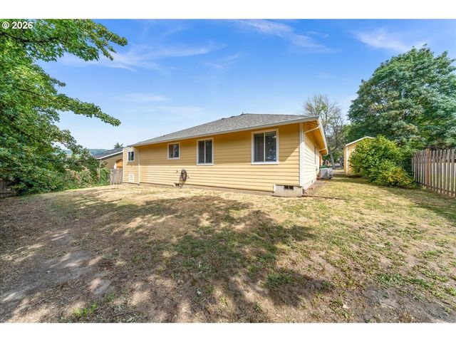 250 FOREST Pl, Forest Grove, OR 97116