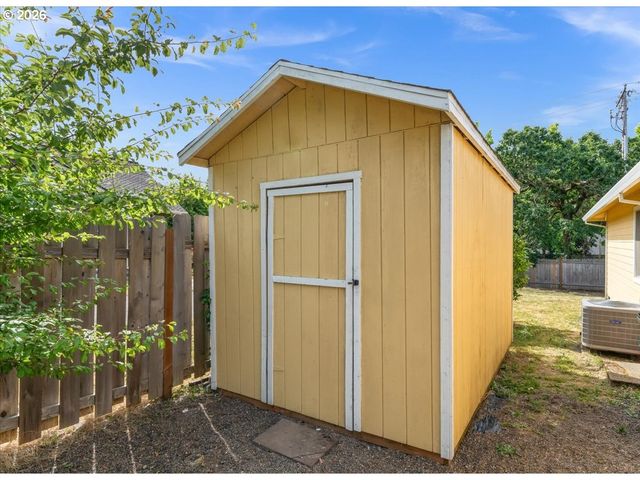250 FOREST Pl, Forest Grove, OR 97116