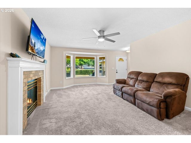 250 FOREST Pl, Forest Grove, OR 97116