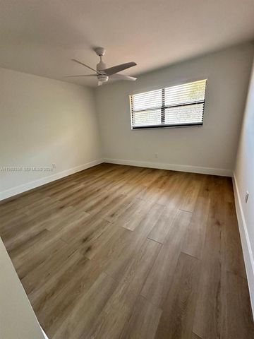 9102 SW 113th Place Cir E, Miami, FL 33176