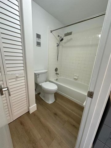 9102 SW 113th Place Cir E, Miami, FL 33176