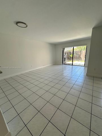 9102 SW 113th Place Cir E, Miami, FL 33176