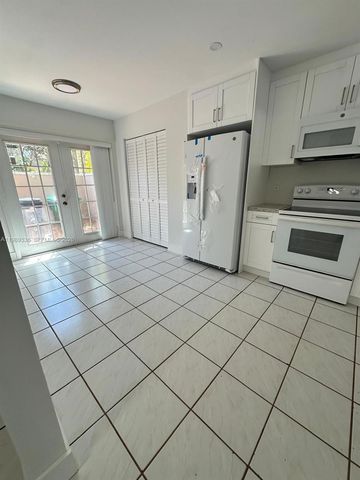 9102 SW 113th Place Cir E, Miami, FL 33176