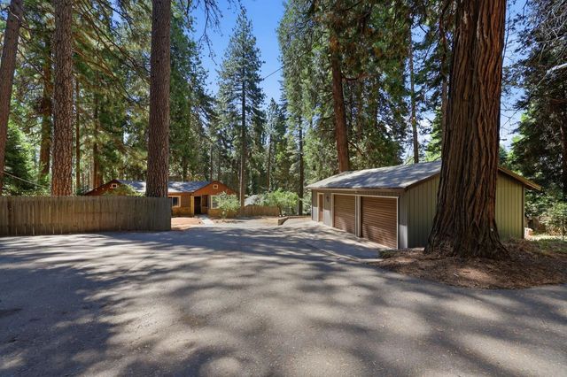 5684 Pony Express Trl, Pollock Pines, CA 95726